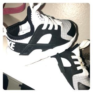 Toddler Nike Huraches Size7 worn once